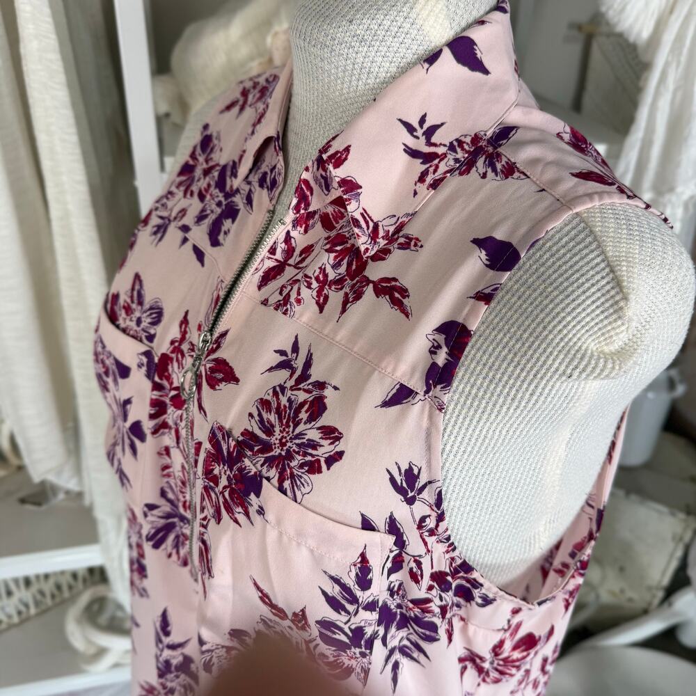 Express Pink Floral Sleeveless Zip-Front Blouse - Picture 3 of 10